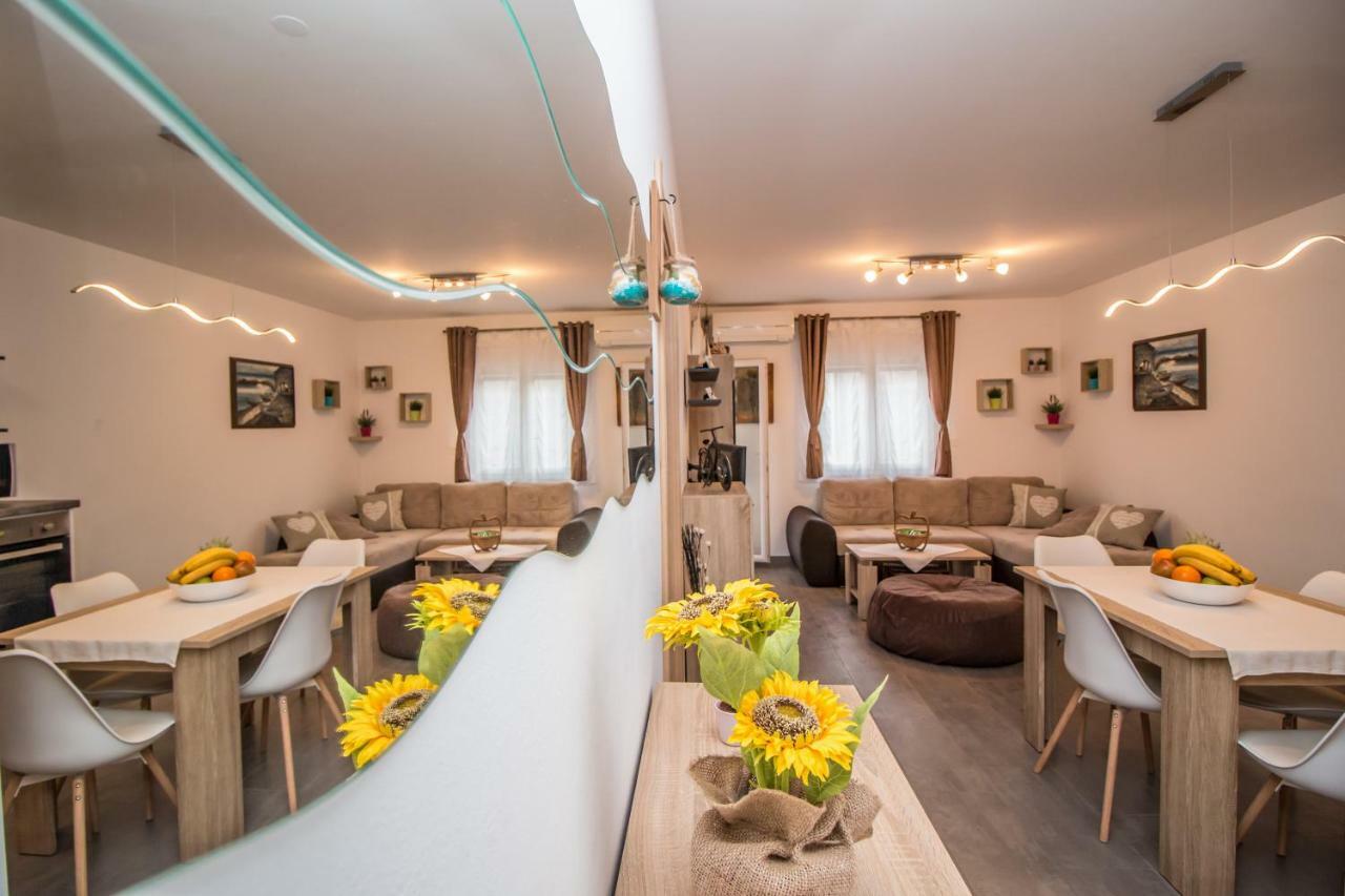 Sunny Point Apartment โรวีน ภายนอก รูปภาพ