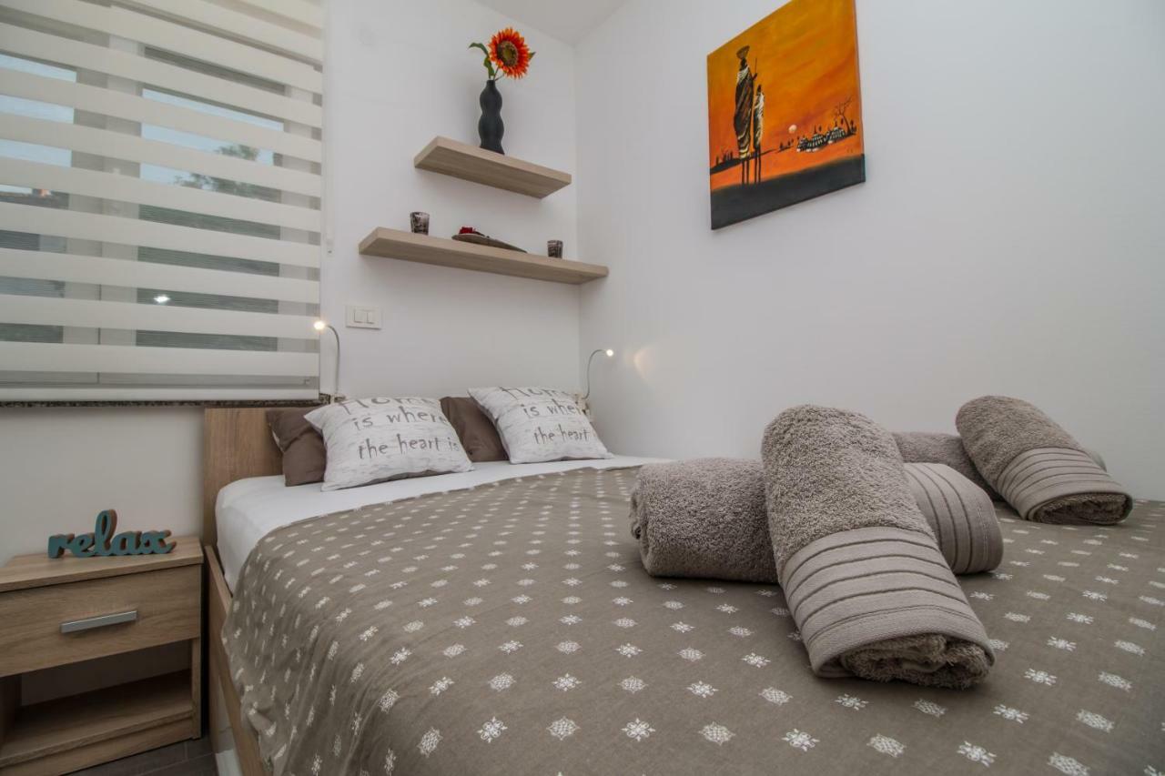 Sunny Point Apartment โรวีน ภายนอก รูปภาพ