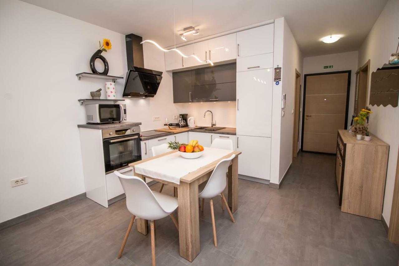 Sunny Point Apartment โรวีน ภายนอก รูปภาพ
