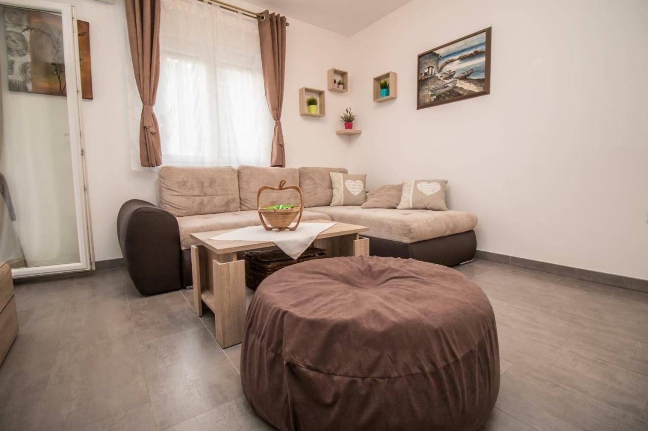 Sunny Point Apartment โรวีน ภายนอก รูปภาพ