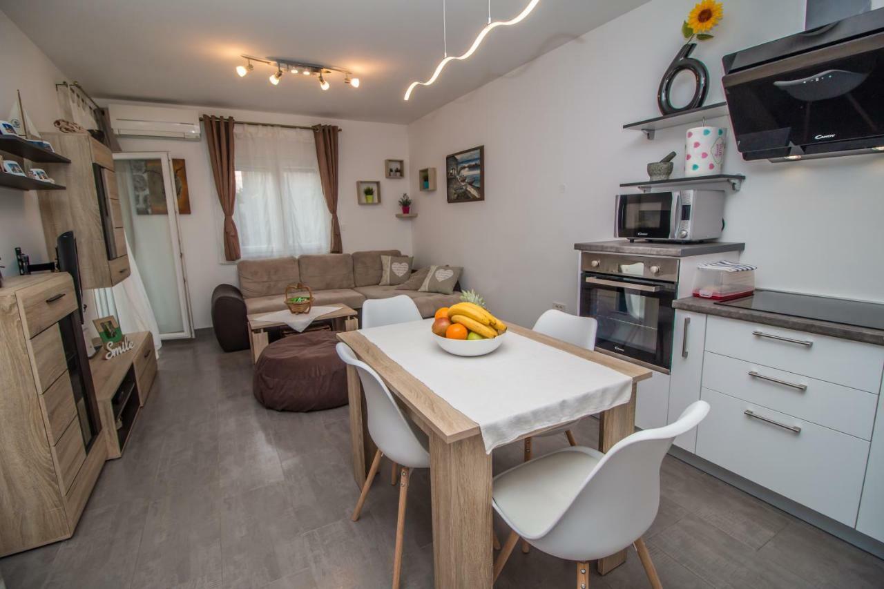 Sunny Point Apartment โรวีน ภายนอก รูปภาพ