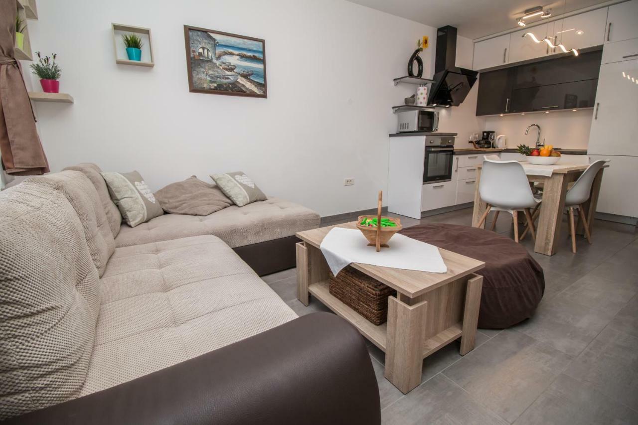 Sunny Point Apartment โรวีน ภายนอก รูปภาพ