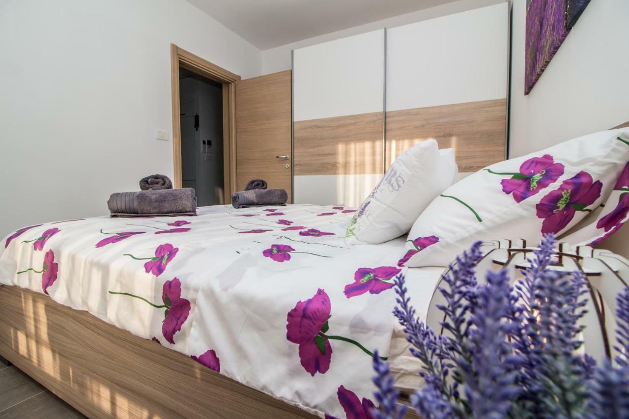 Sunny Point Apartment โรวีน ภายนอก รูปภาพ