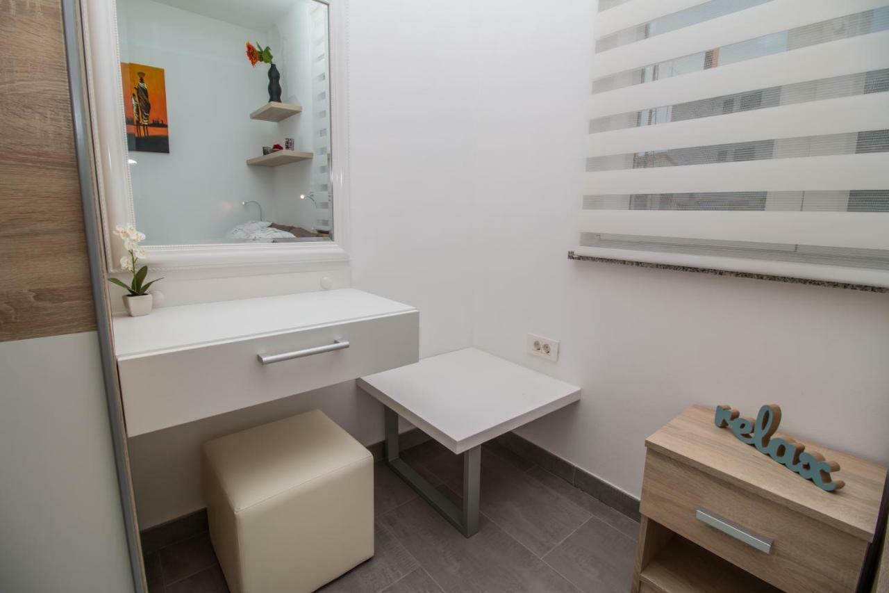 Sunny Point Apartment โรวีน ภายนอก รูปภาพ
