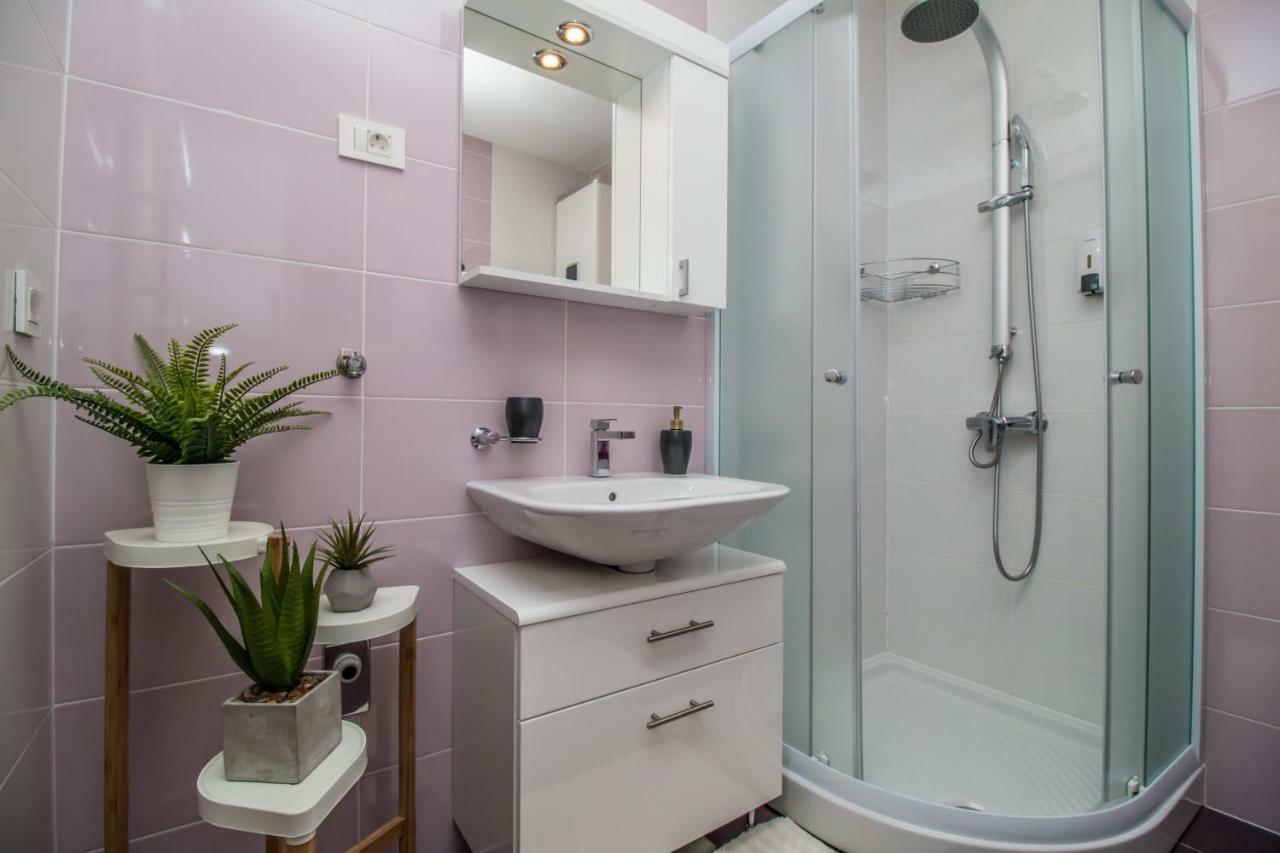 Sunny Point Apartment โรวีน ภายนอก รูปภาพ