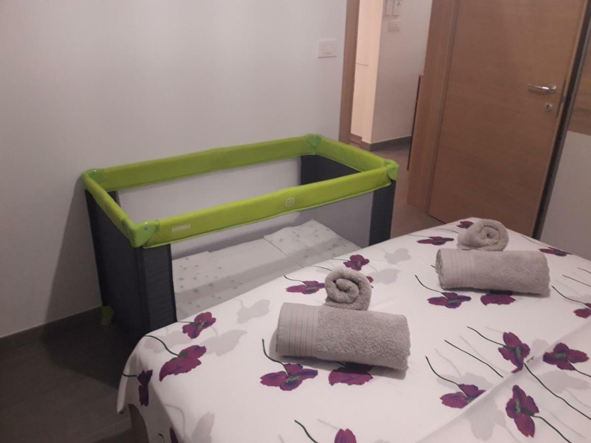 Sunny Point Apartment โรวีน ภายนอก รูปภาพ